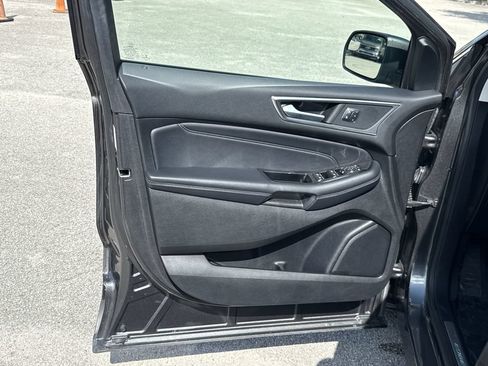 Used 2018 Ford Edge Titanium FWD image 14