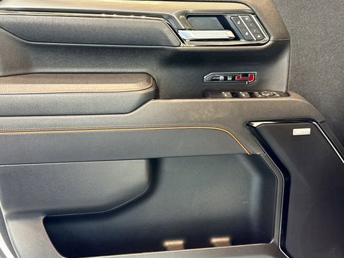 Used 2025 GMC Sierra 1500 AT4 image 17