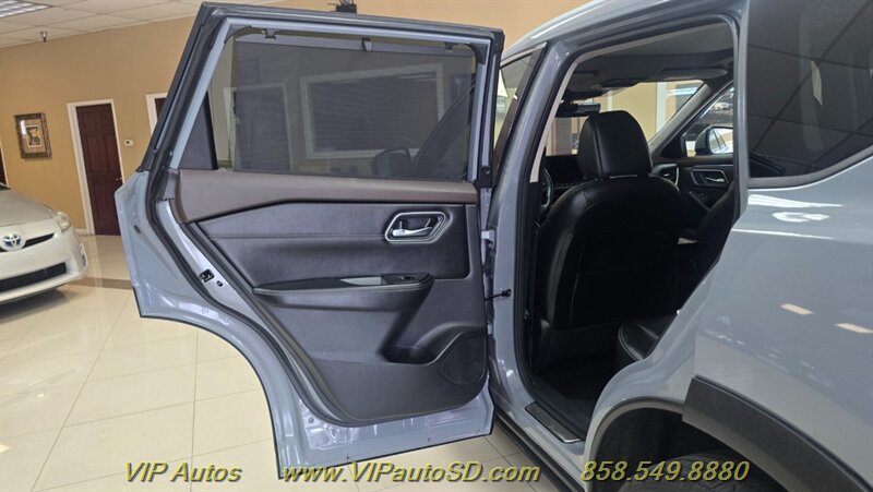 Used 2022 Nissan Rogue Platinum w/ Head-Up Display Package FWD image 13