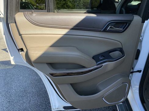 Used 2017 GMC Yukon SLT image 28