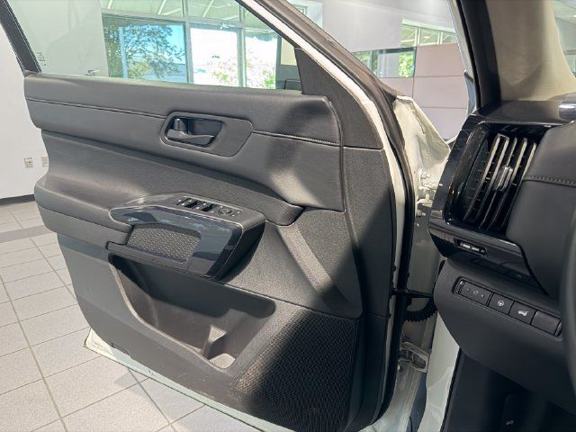 Used 2025 Nissan Pathfinder SV FWD image 26