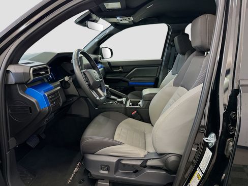 Used 2025 Toyota Tacoma TRD Off-Road image 13