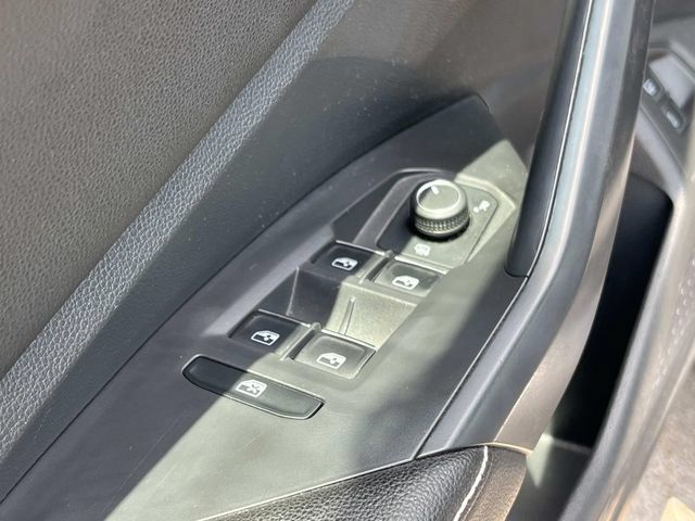 Used 2024 Volkswagen Jetta SE FWD image 25