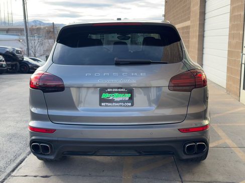 Used 2018 Porsche Cayenne Turbo image 4