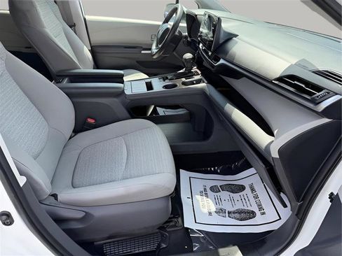 Used 2021 Toyota Sienna LE FWD image 35