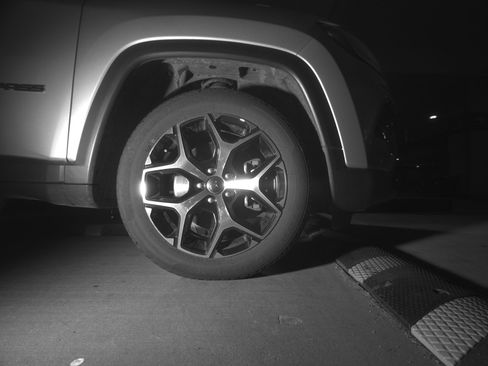 Used 2025 Jeep Compass Limited image 13