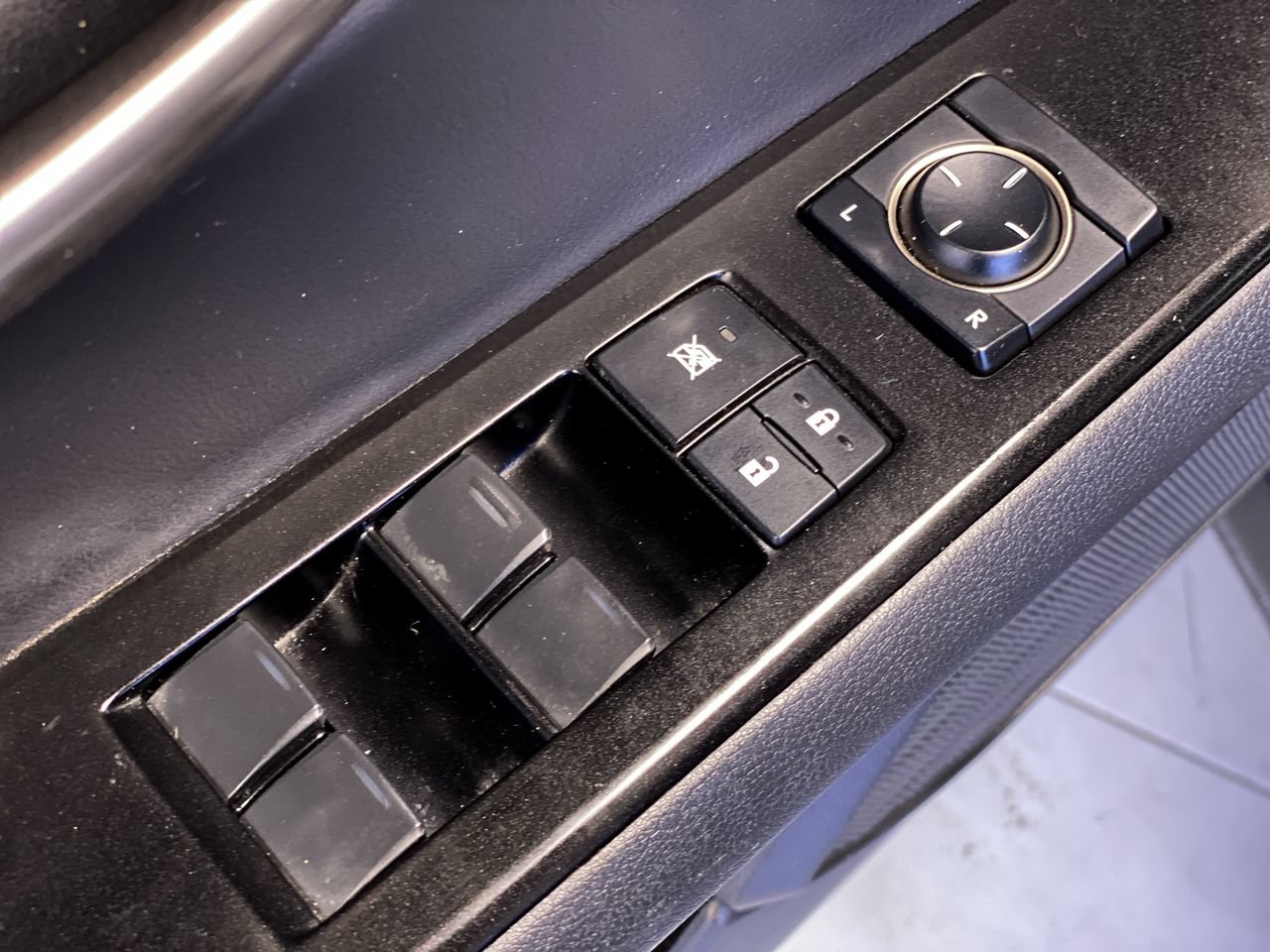 Used 2023 Lexus UX 250h FWD w/ Accessory Package (Z1) image 18