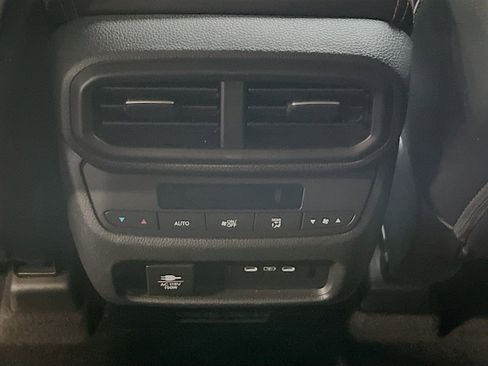 Used 2025 Honda Pilot TrailSport image 25