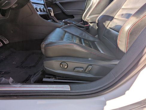 Used 2016 Volkswagen GTI Autobahn w/ Driver Assistance Package image 17