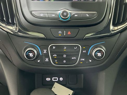 Used 2022 Chevrolet Equinox RS image 19