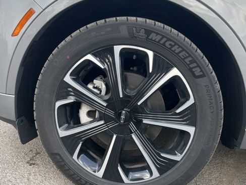 Used 2025 Lincoln Nautilus Reserve AWD/4WD image 18
