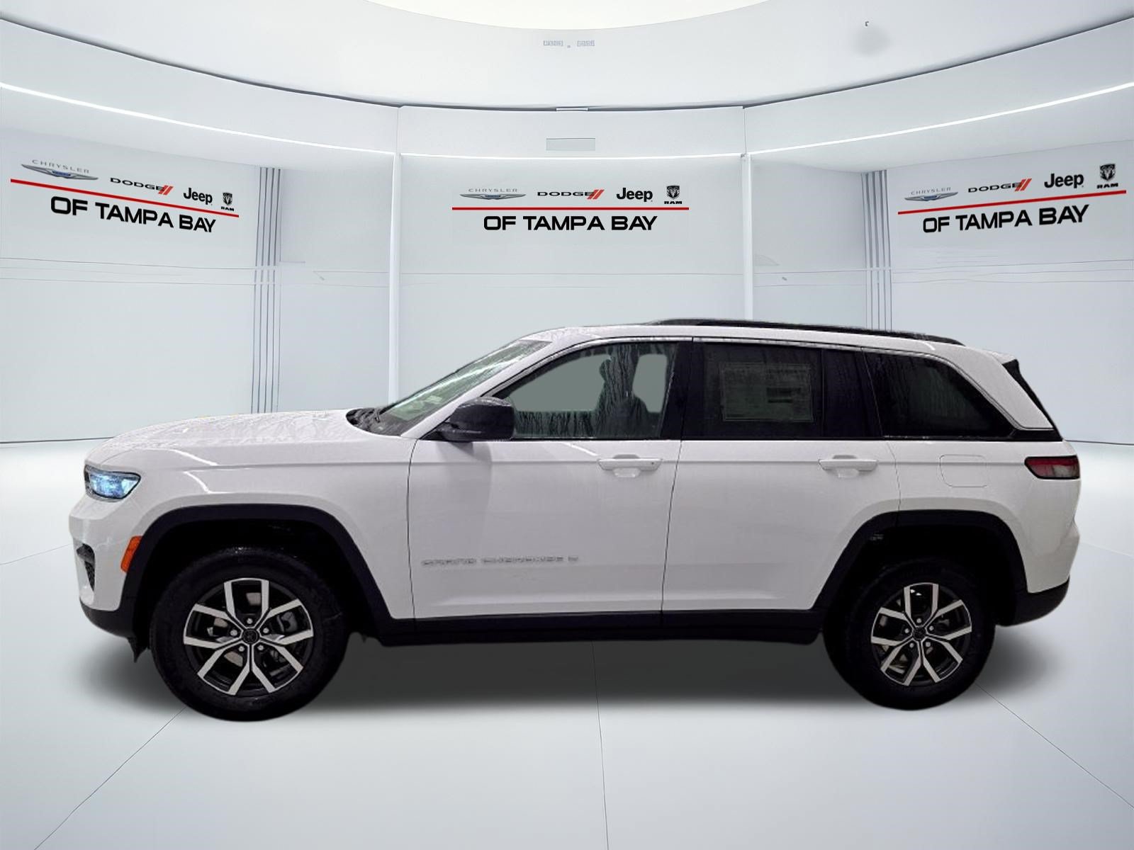 New 2027 Jeep Grand Cherokee Laredo X RWD image 3