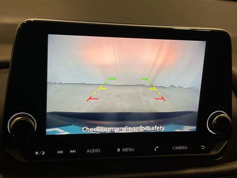 Used 2024 Nissan Rogue SV image 17