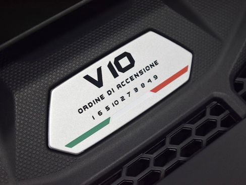 Used 2023 Lamborghini Huracan EVO image 12