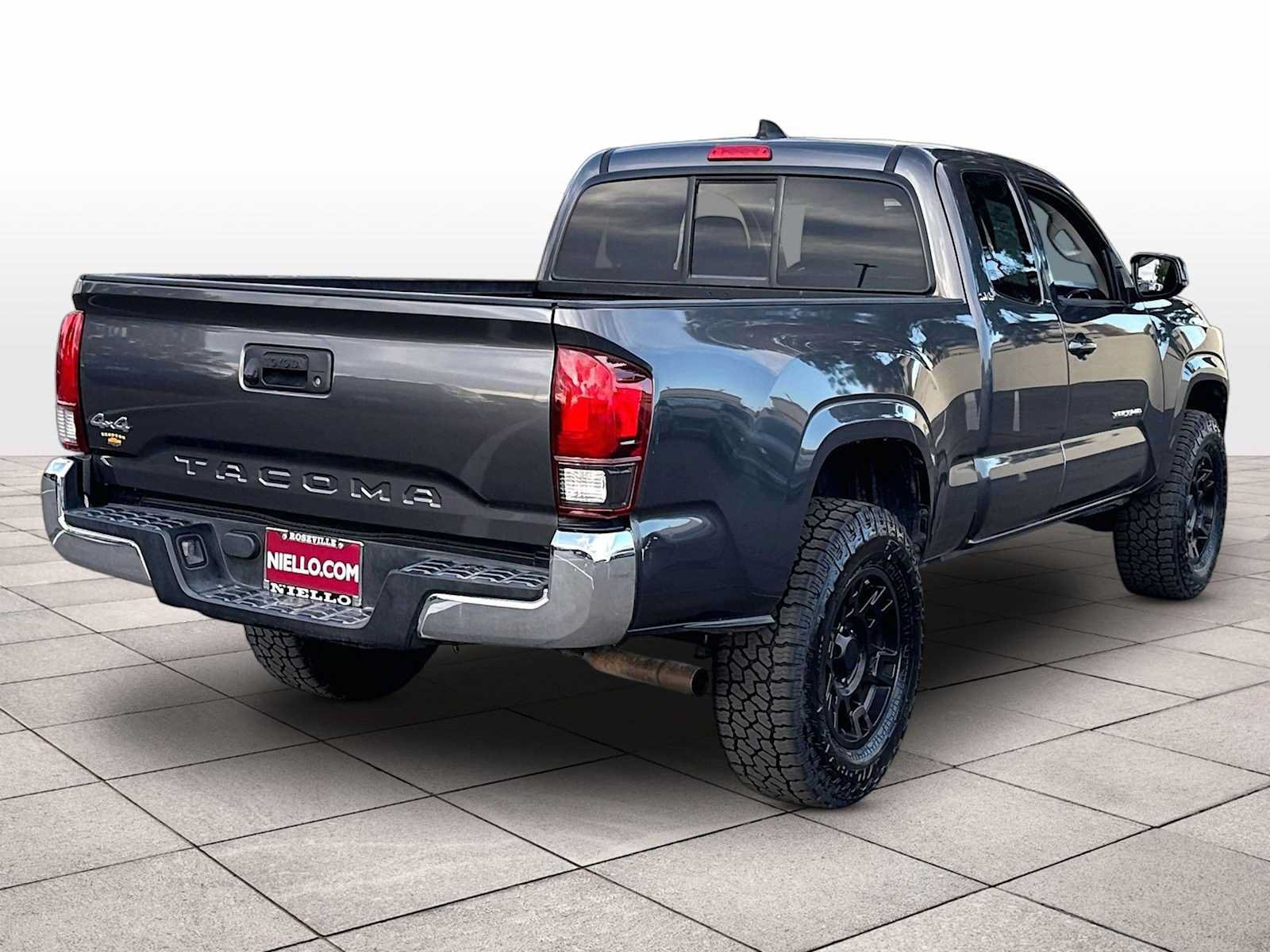 Used 2022 Toyota Tacoma SR5 AWD/4WD image 14