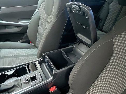 Certified 2025 Kia Sorento LX image 27