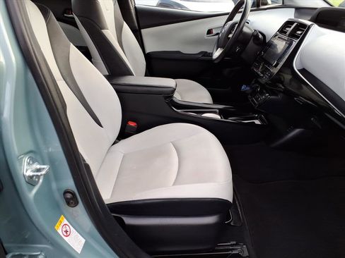 Used 2016 Toyota Prius image 11
