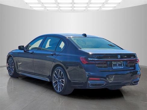 Used 2022 BMW 740i 740i w/ M Sport Package image 4