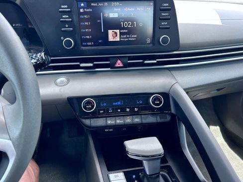 Used 2023 Hyundai Elantra SEL image 4