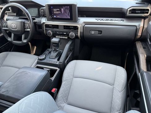 Used 2025 Toyota Tacoma SR5 AWD/4WD image 34