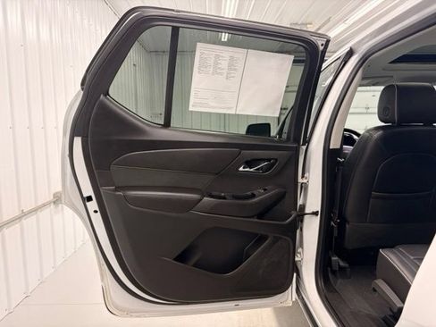 Used 2021 Chevrolet Traverse High Country AWD/4WD image 13