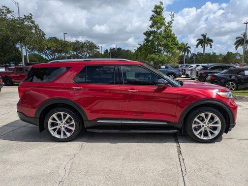 Certified 2022 Ford Explorer Platinum w/ Equipment Group 601A AWD/4WD image 3