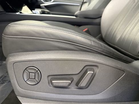 Used 2024 Audi Q8 e-tron Premium Plus image 21