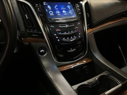 Used 2018 Cadillac Escalade Luxury RWD image 38