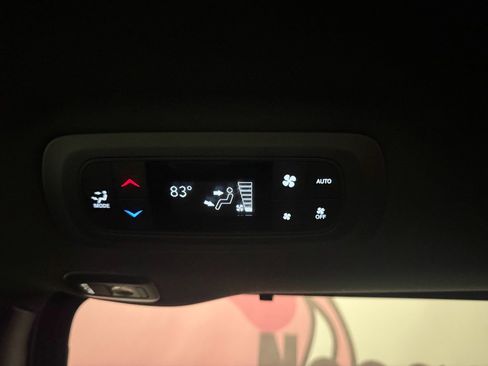 Used 2020 Chrysler Pacifica Limited image 24