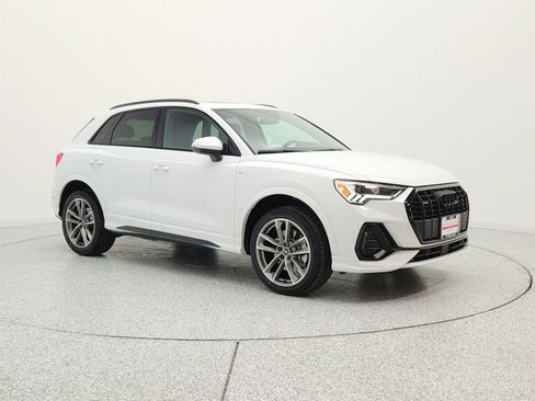 Used 2023 Audi Q3 2.0T Premium Plus w/ Premium Plus Package AWD/4WD image 3