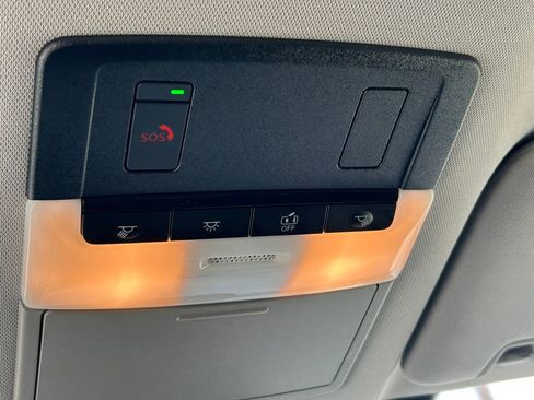 Used 2022 Nissan Pathfinder SV FWD image 17