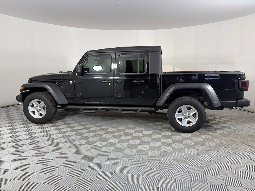 Used 2020 Jeep Gladiator Sport w/ Quick Order Package 23S AWD/4WD image 4