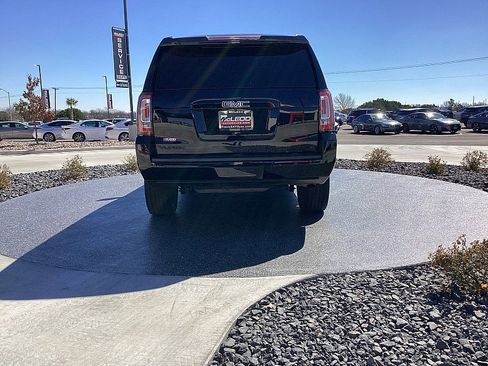 Used 2019 GMC Yukon SLT w/ Graphite Performance Edition image 3