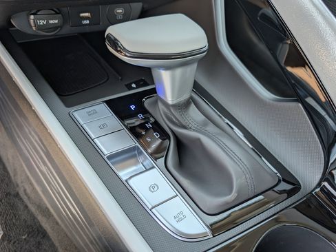 New 2025 Hyundai Elantra Limited image 30