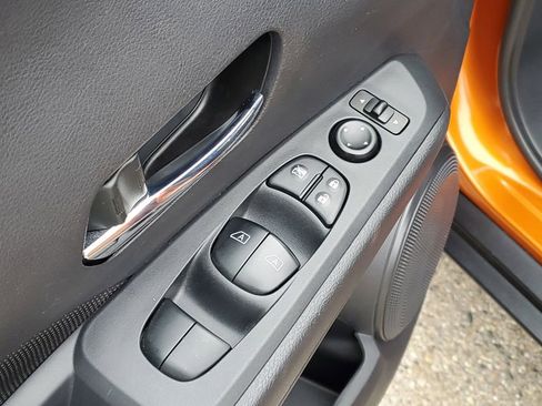 Used 2023 Nissan Kicks SV image 9