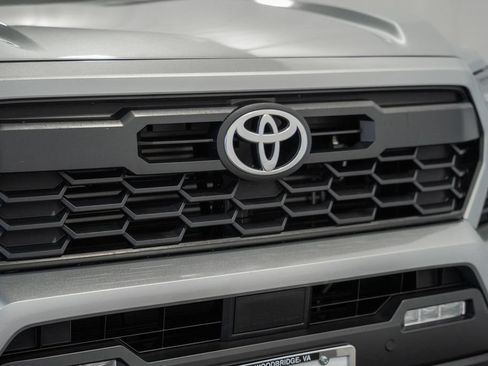 Used 2024 Toyota Tacoma TRD Off-Road w/ TRD Off Road Upgrade Package AWD/4WD image 10