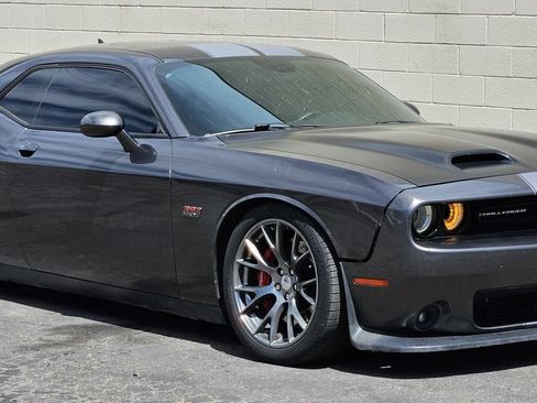 Used 2016 Dodge Challenger SRT w/ Technology Group RWD image 7