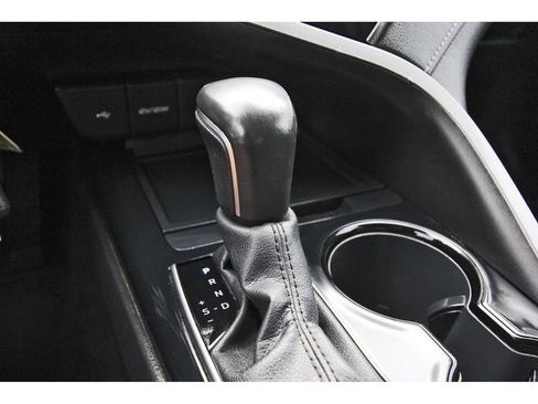 Used 2020 Toyota Camry SE FWD image 24