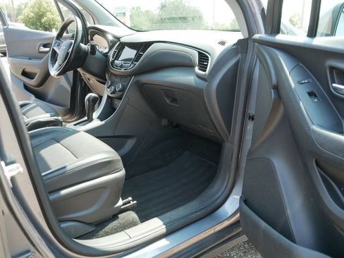 Used 2019 Chevrolet Trax LT w/ LT Convenience Package AWD/4WD image 18