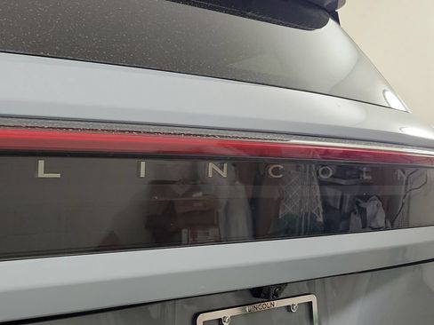 New 2027 Lincoln Navigator Premiere RWD image 6