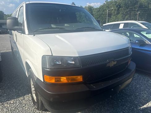 Used 2025 Chevrolet Express 3500 LS RWD image 2