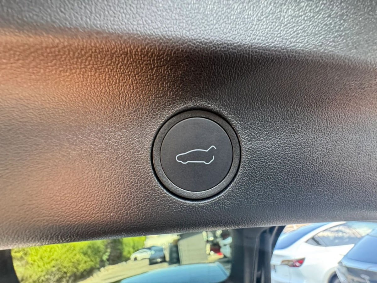 Used 2025 Tesla Model Y Long Range RWD image 39