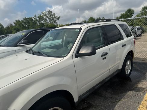 Used 2011 Ford Escape XLT w/ 201A Rapid Spec Order Code FWD image 22