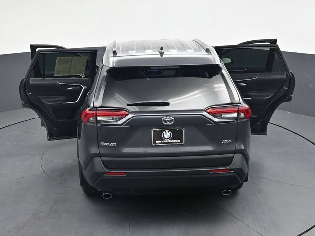Used 2024 Toyota RAV4 XLE FWD image 40