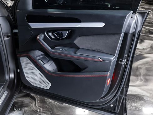 Used 2019 Lamborghini Urus AWD/4WD image 21