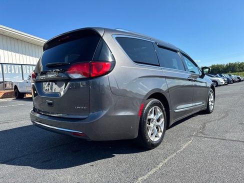 Certified 2019 Chrysler Pacifica Limited FWD image 12