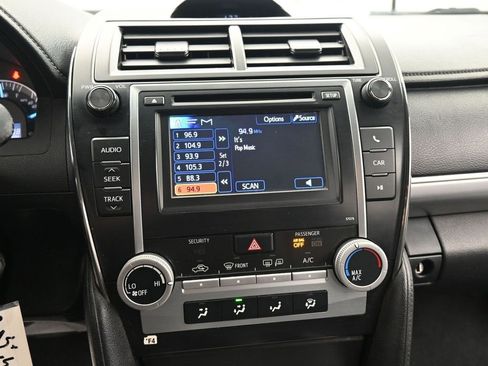 Used 2013 Toyota Camry SE image 19