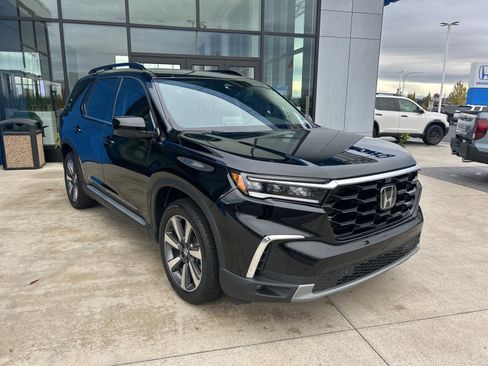 Used 2025 Honda Pilot Elite image 3