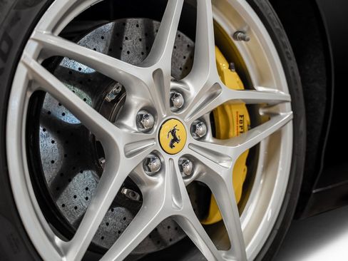 Used 2015 Ferrari California T image 6