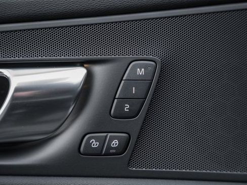 New 2026 Volvo XC60 B5 Plus w/ Protection Package Premier image 40